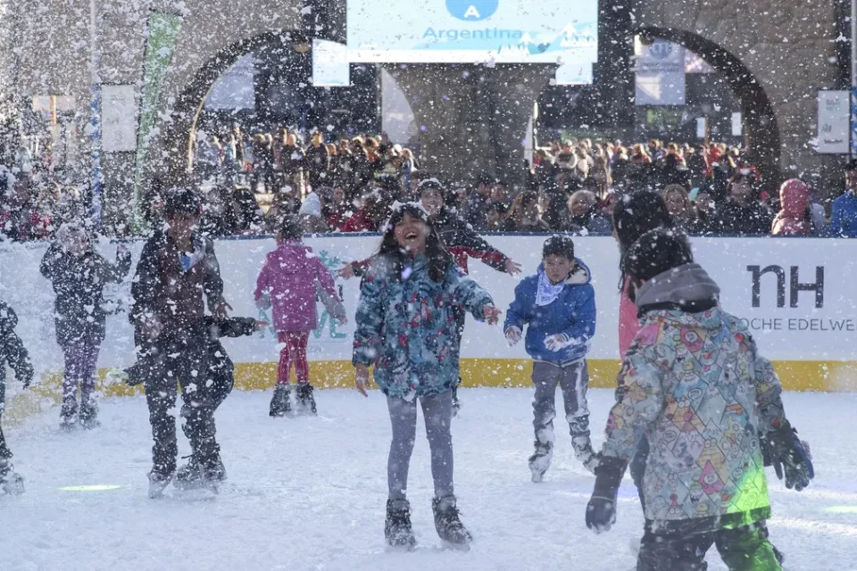 La K’onga y cientos de artistas llegan a la Fiesta de la Nieve en