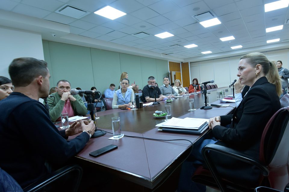 Avanza en la Legislatura un programa para reducir el vertido de efluentes en ríos y lagos de Neuquén